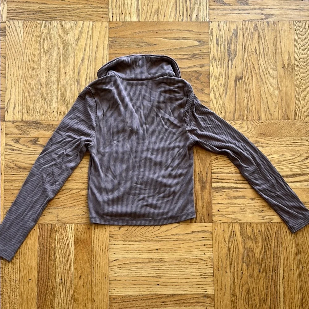 A&F Brown Ribbed Button-Up Top - Picture 3 of 3